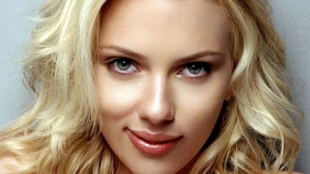 Bí quyết dưỡng da sáng mịn của các chân dài Hollywood