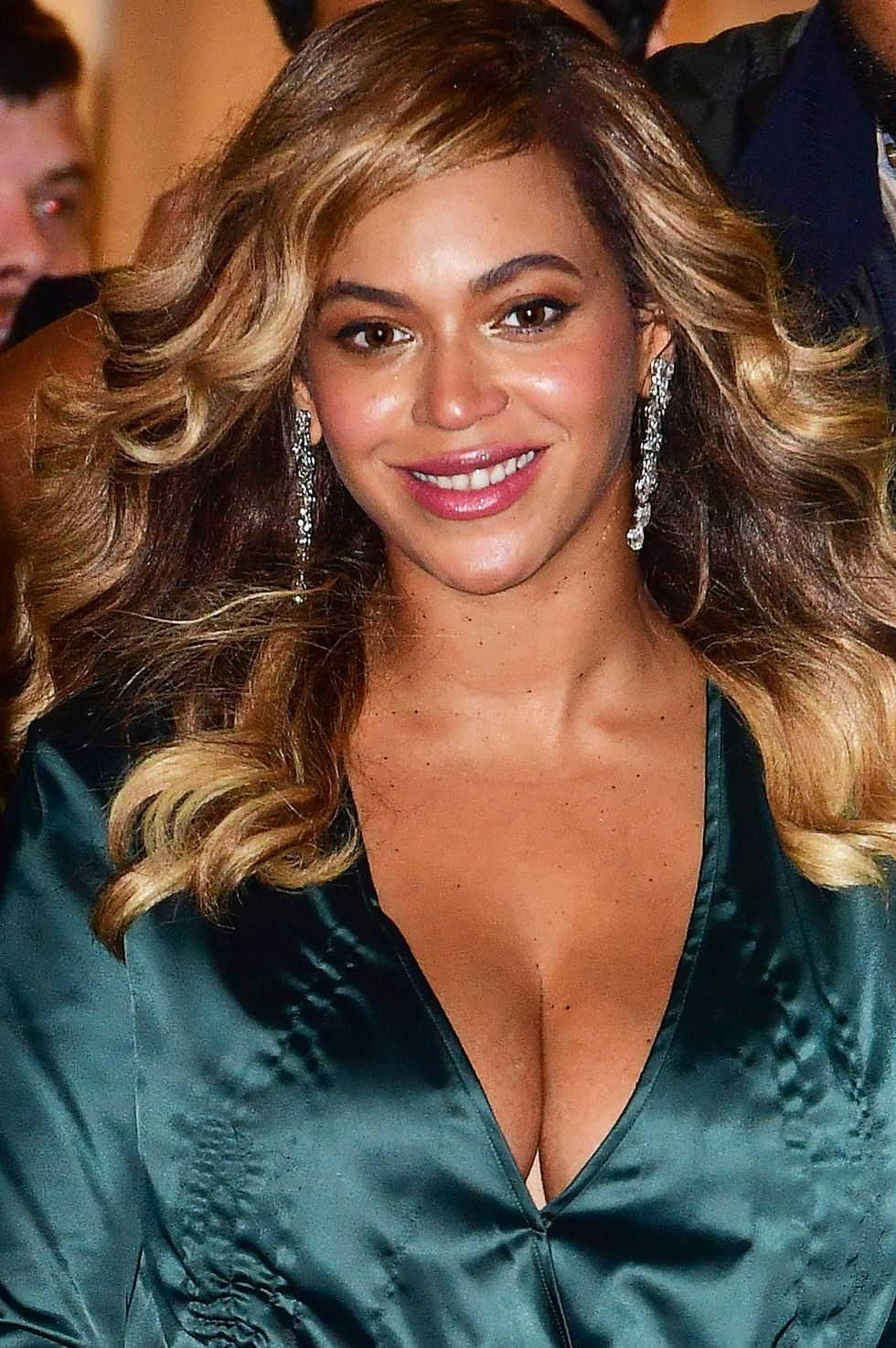 singer Beyoncé in highlighting caramel hair 