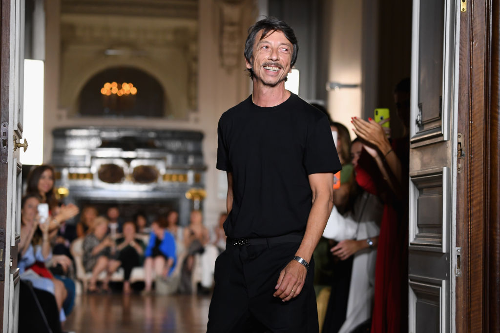 Giám đốc sáng tạo của Valentino Pierpaolo Piccioli tuần lễ thời trang Paris