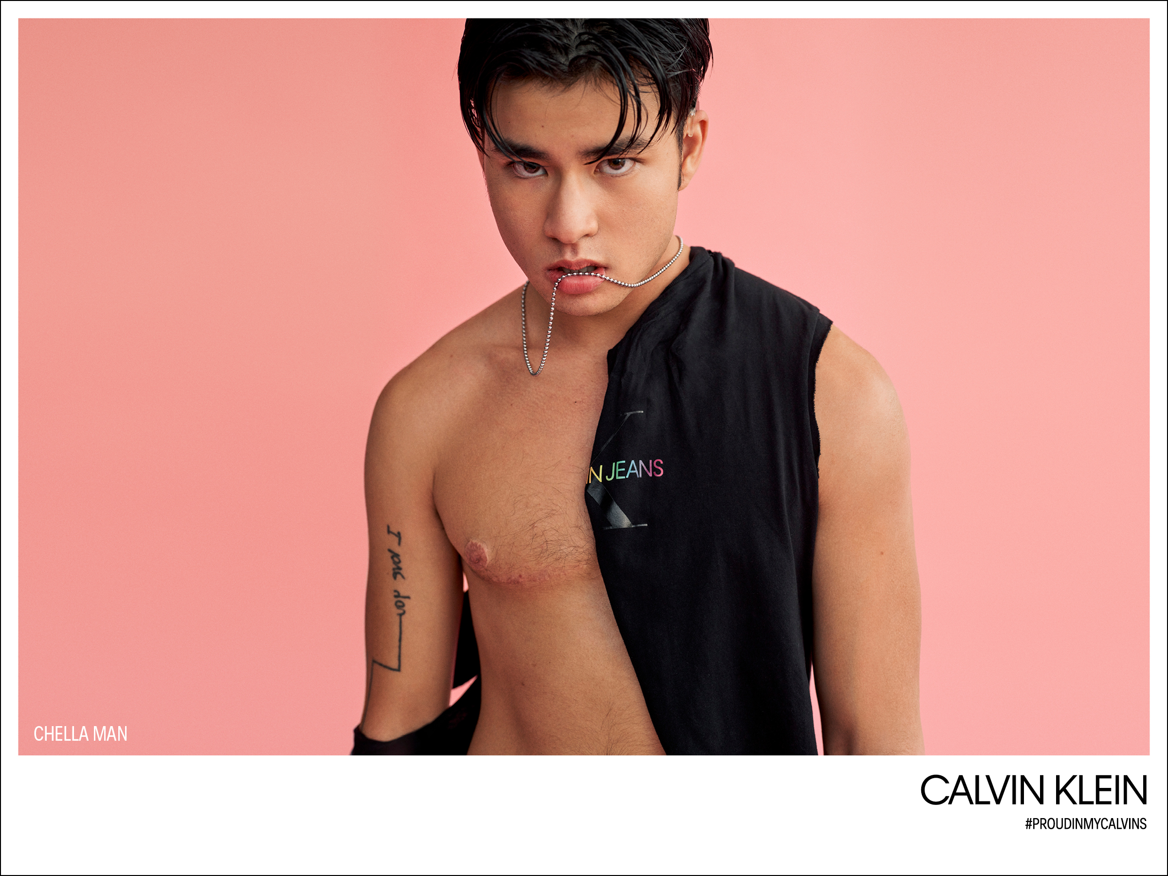 Diễn viên, nhà văn Chella Man cùng BST Pride truyền cảm hứng sắc màu đa dạng giới của Calvin Klein