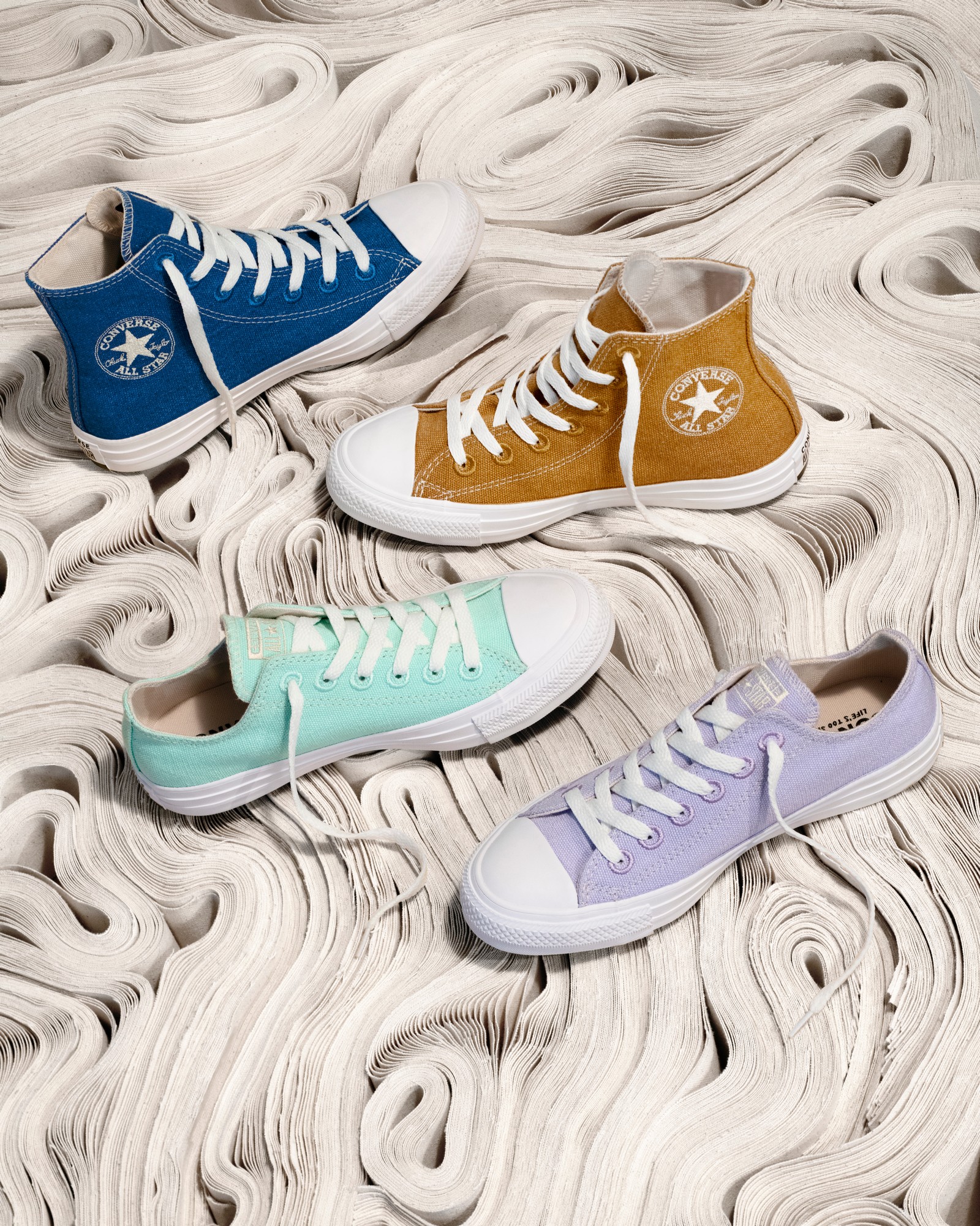 Converse cùng dòng giày converse renew với bảng màu gợi nhắc về môi trường