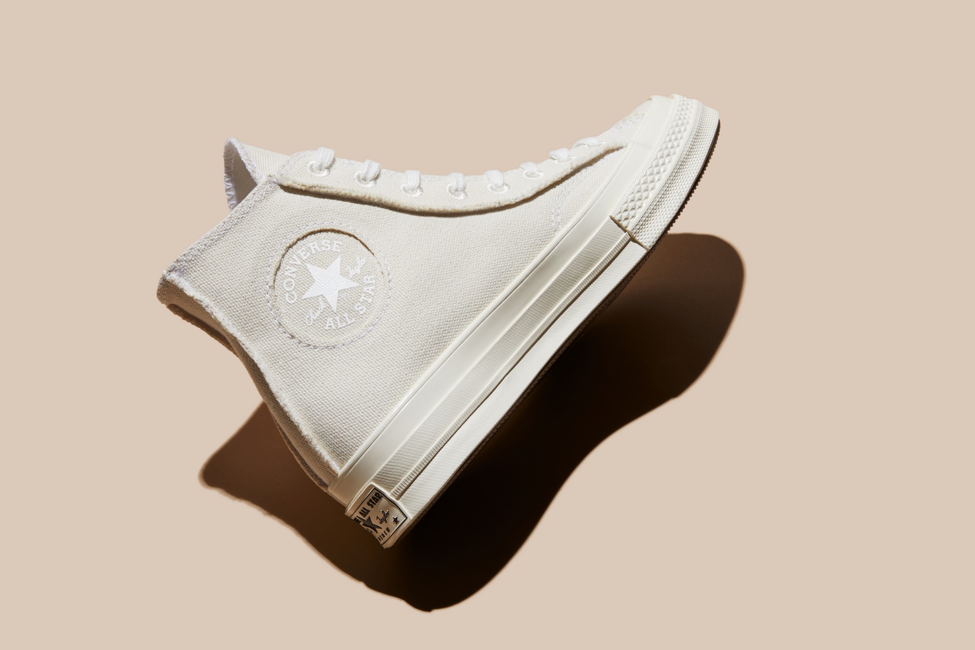 Converse cufng dự án Converse Renew với chất liệu tái chế từ vỏ chai nhựa