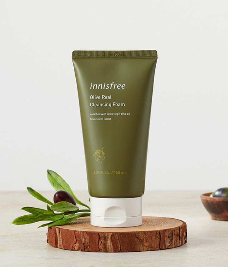 Sữa rửa mặt innisfree Olive Real Cleansing Foam.