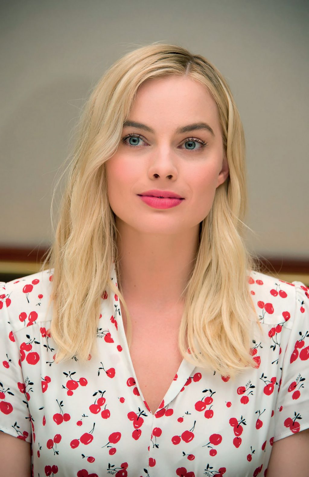 Margot Robbie cách chăm sóc da