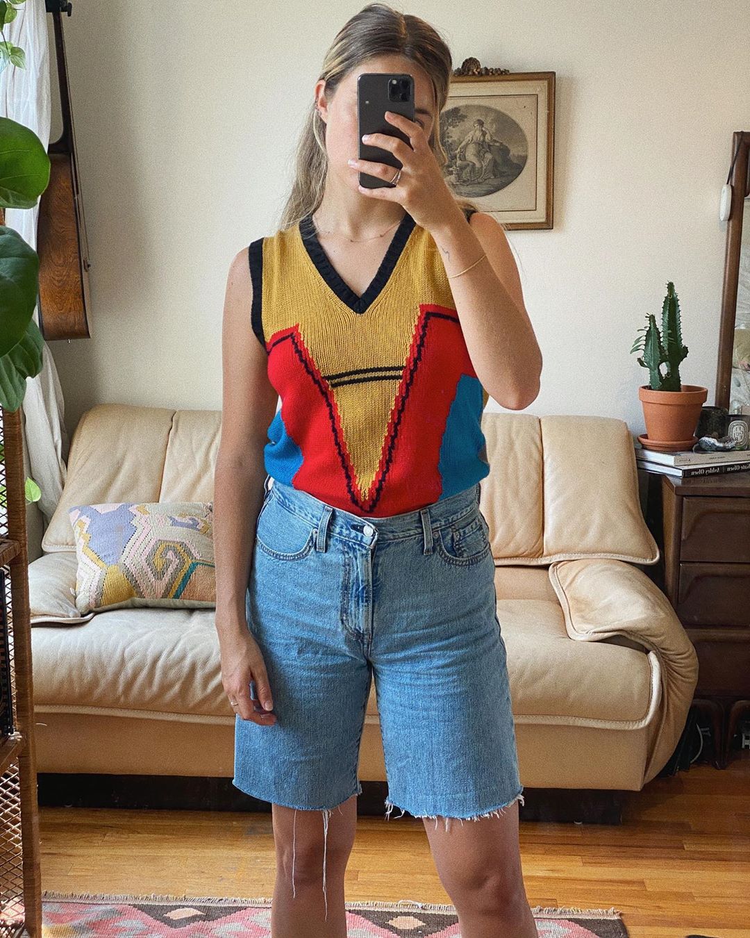 áo len sweater vest nhiều màu và shorts jean