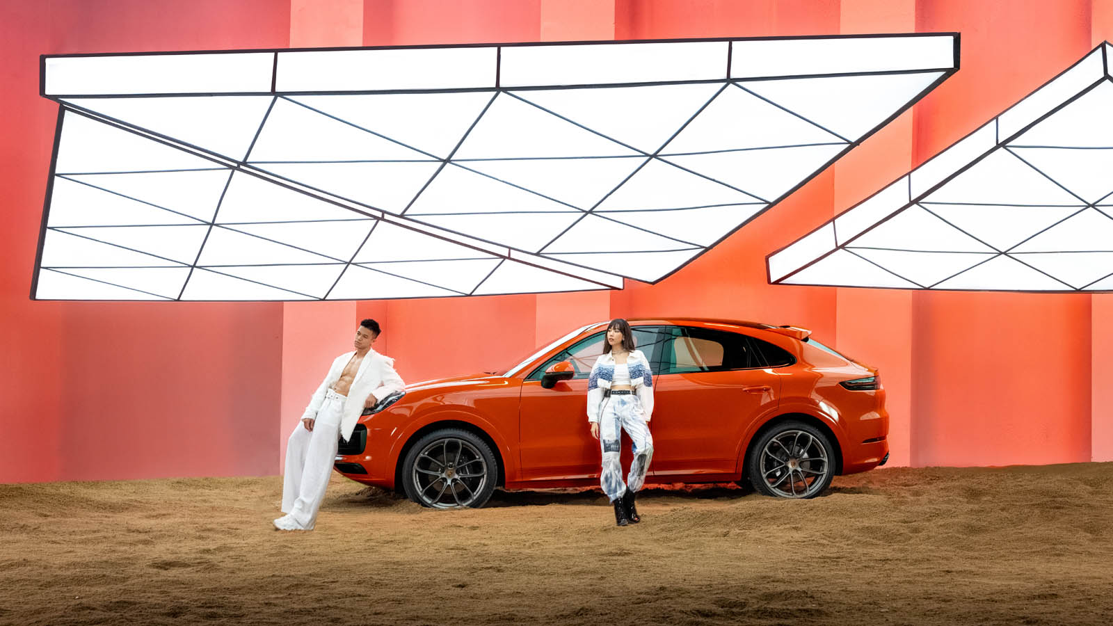 Porsche Cayenne Coupe trong MV Love DNA ELLE