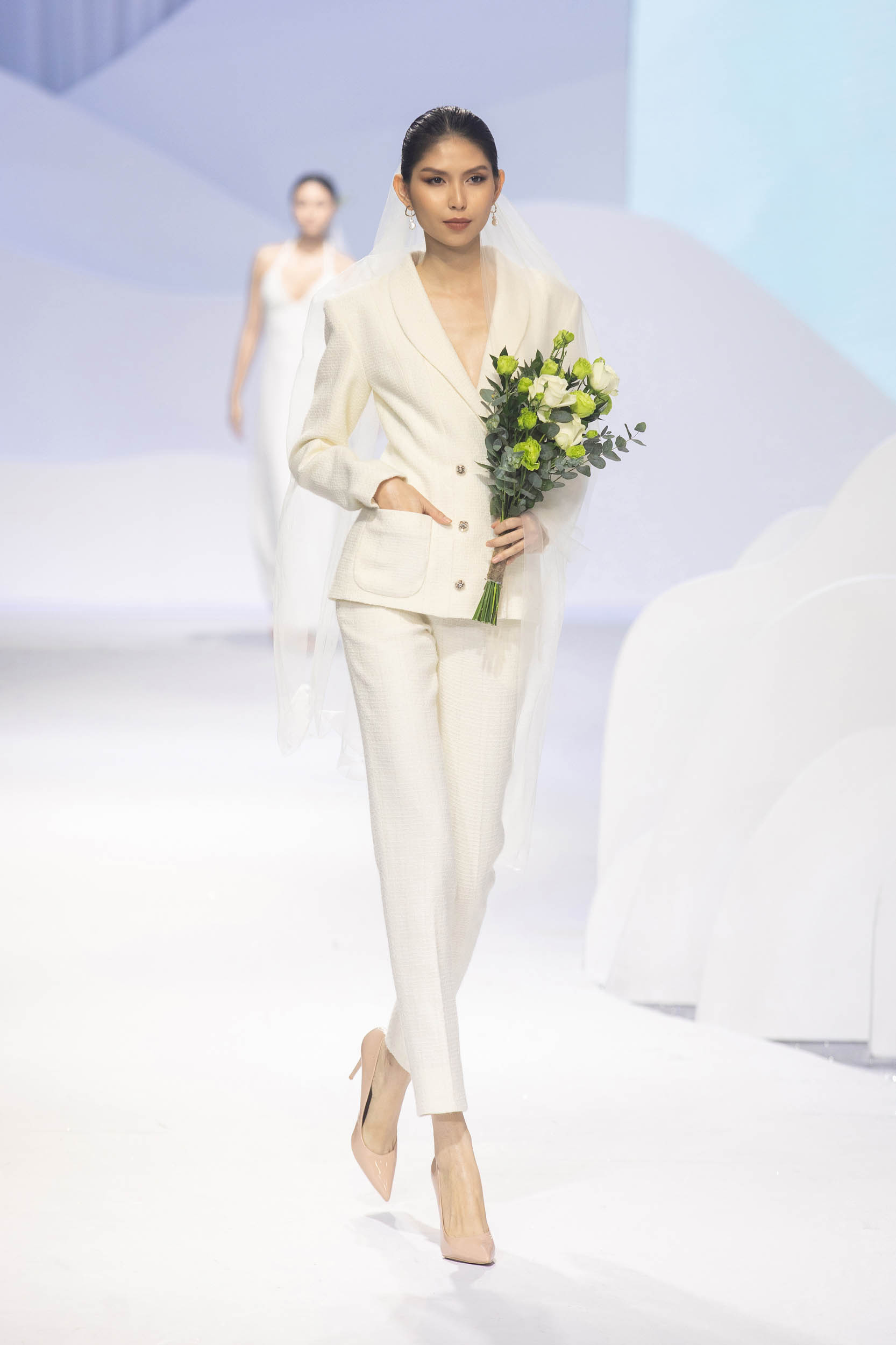 BST Decos Bridal Fall 2020 của NTK Nguyễn Phương đông cùng bộ váy cưới tối giản thanh lịch và hiện đại