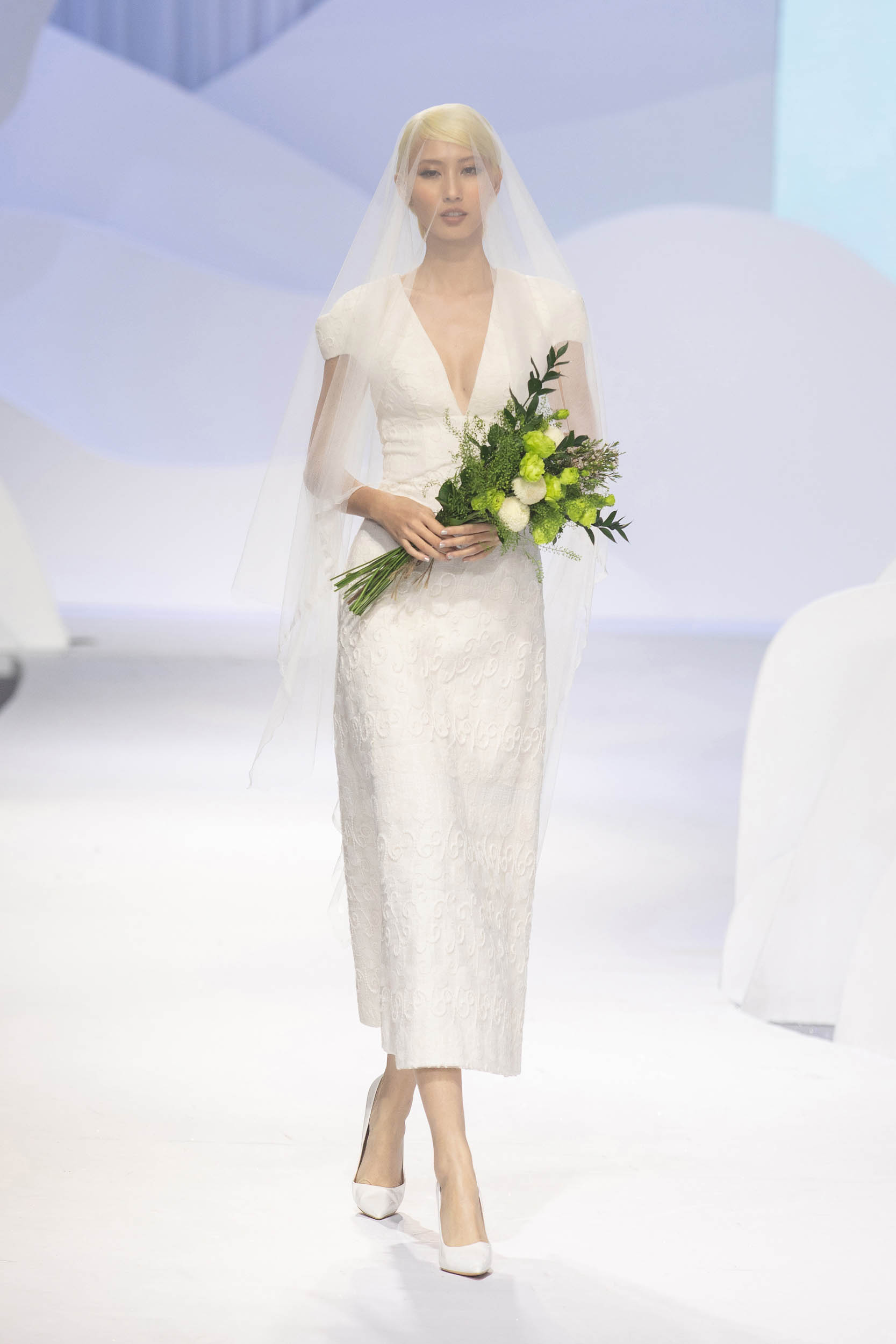 BST Decos Bridal Fall 2020 của NTK Nguyễn Phương đông cùng bộ váy cưới tối giản thanh lịch và hiện đại