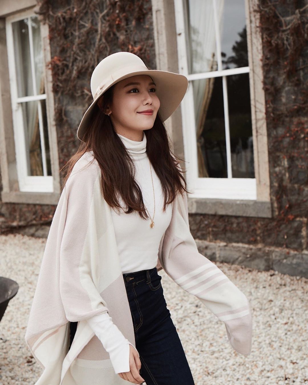 Top 9 cách mix đồ với áo len cổ lọ nữ đẹp nhất - sakurafashion.vn