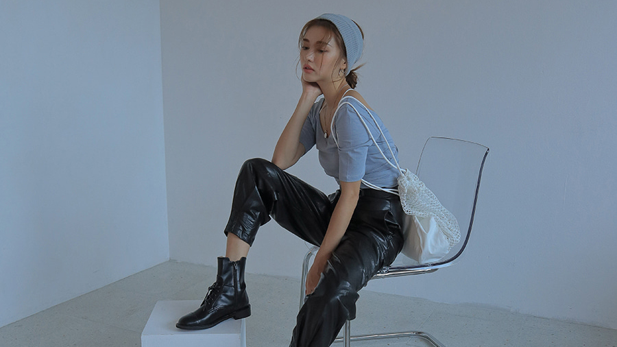 Ankle boots - Mảnh ghép hoàn hảo cho mọi outfit mùa lạnh | ELLE Ankle Boots - Mảnh Ghép Hoàn Hảo Cho Mọi Outfit Mùa Lạnh | Elle
