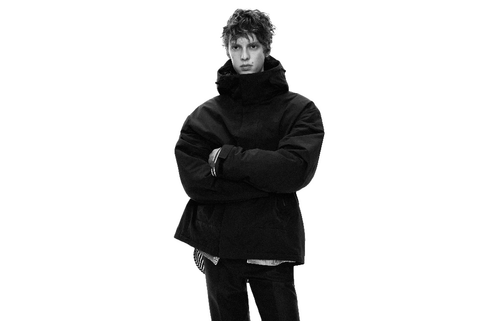 BST + J Thu Đông 2020 của Uniqlo và NTK Jil Sander áo khoác