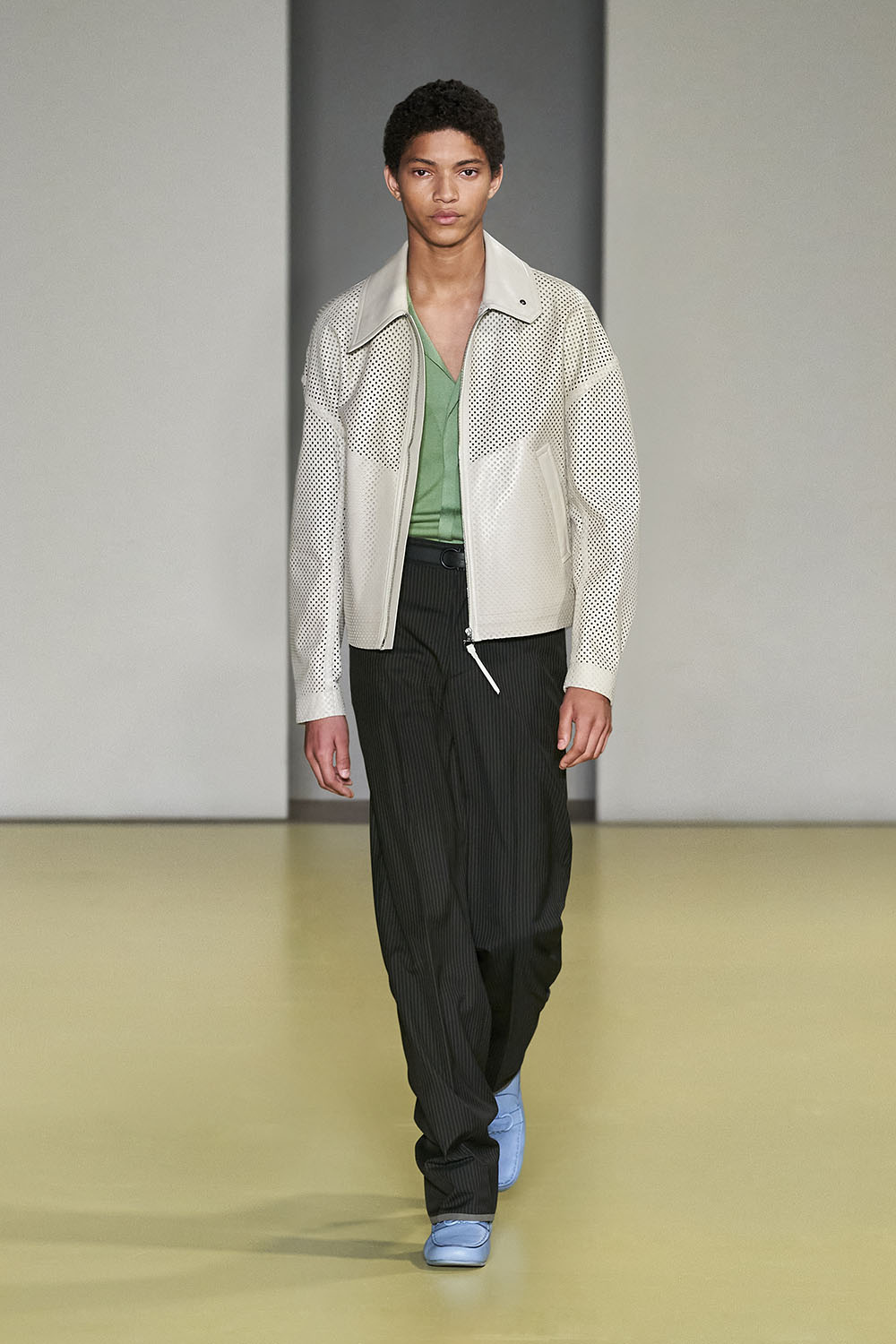 Salvatore Ferragamo BST Xuân Hè 2021 đôi giày nam màu xanh