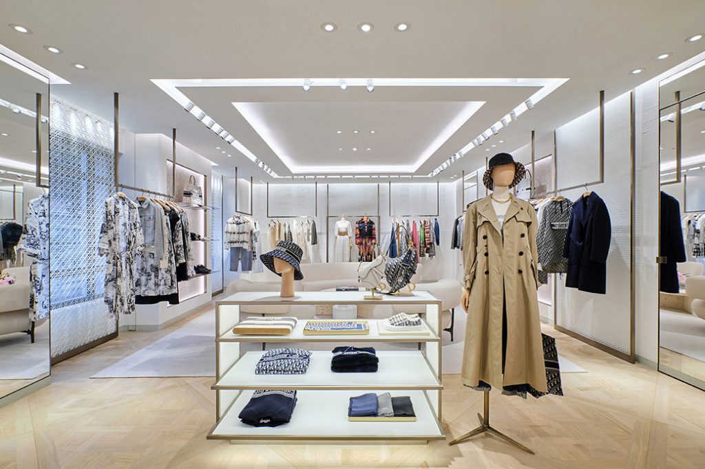 Khu vực trưng bày womenswear Dior