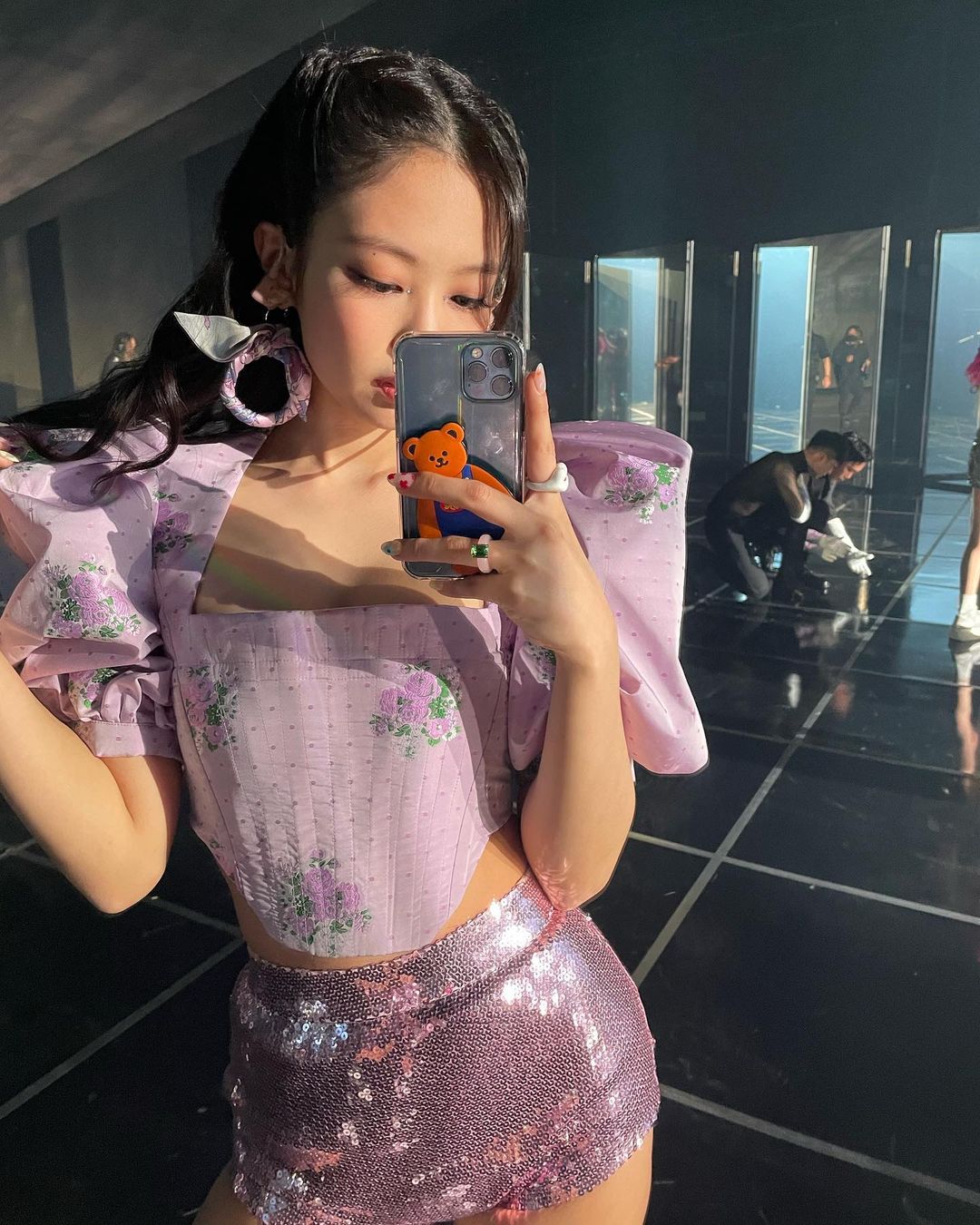 Blackpink Jennie váy tím