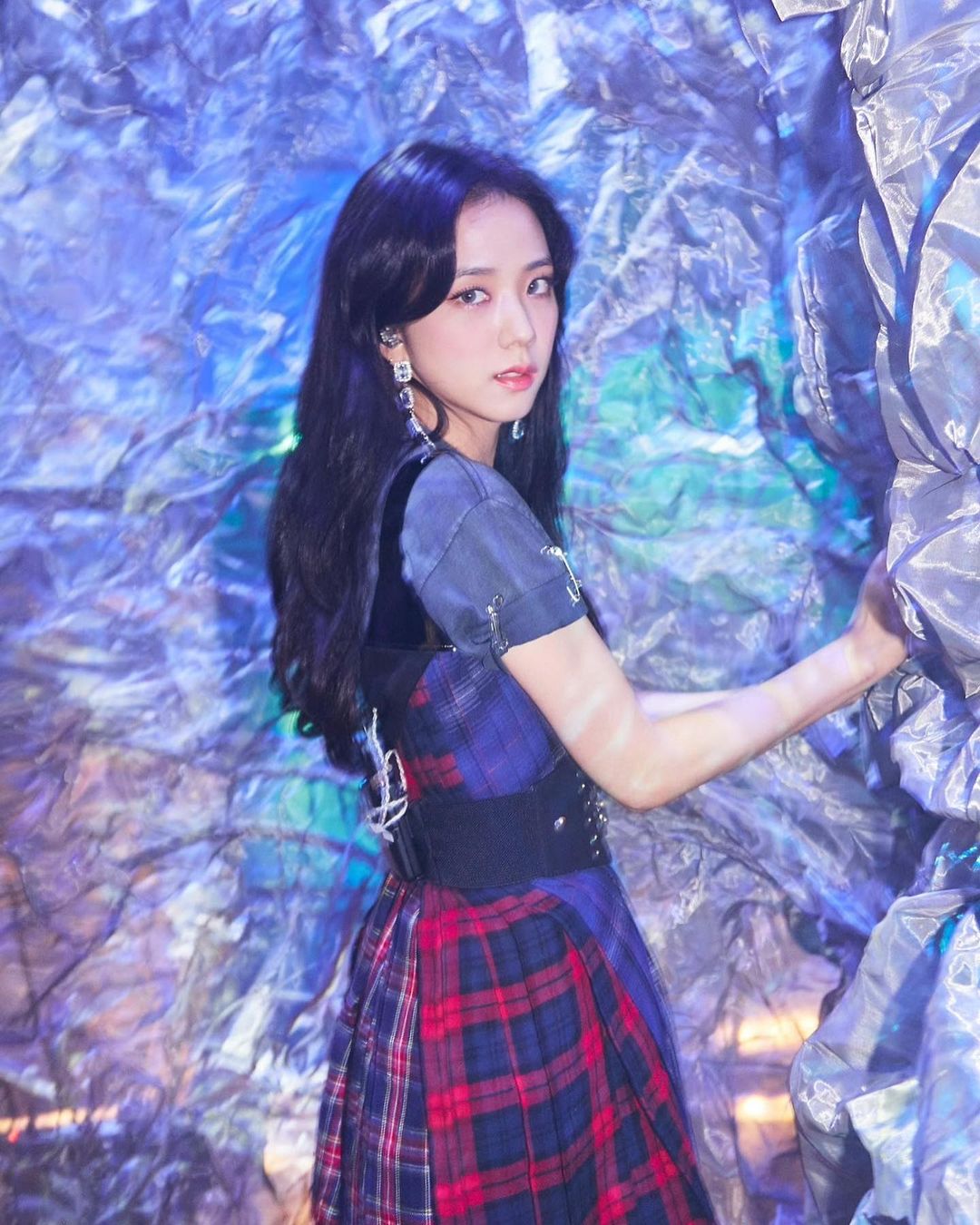 Blackpink Jisoo đứng