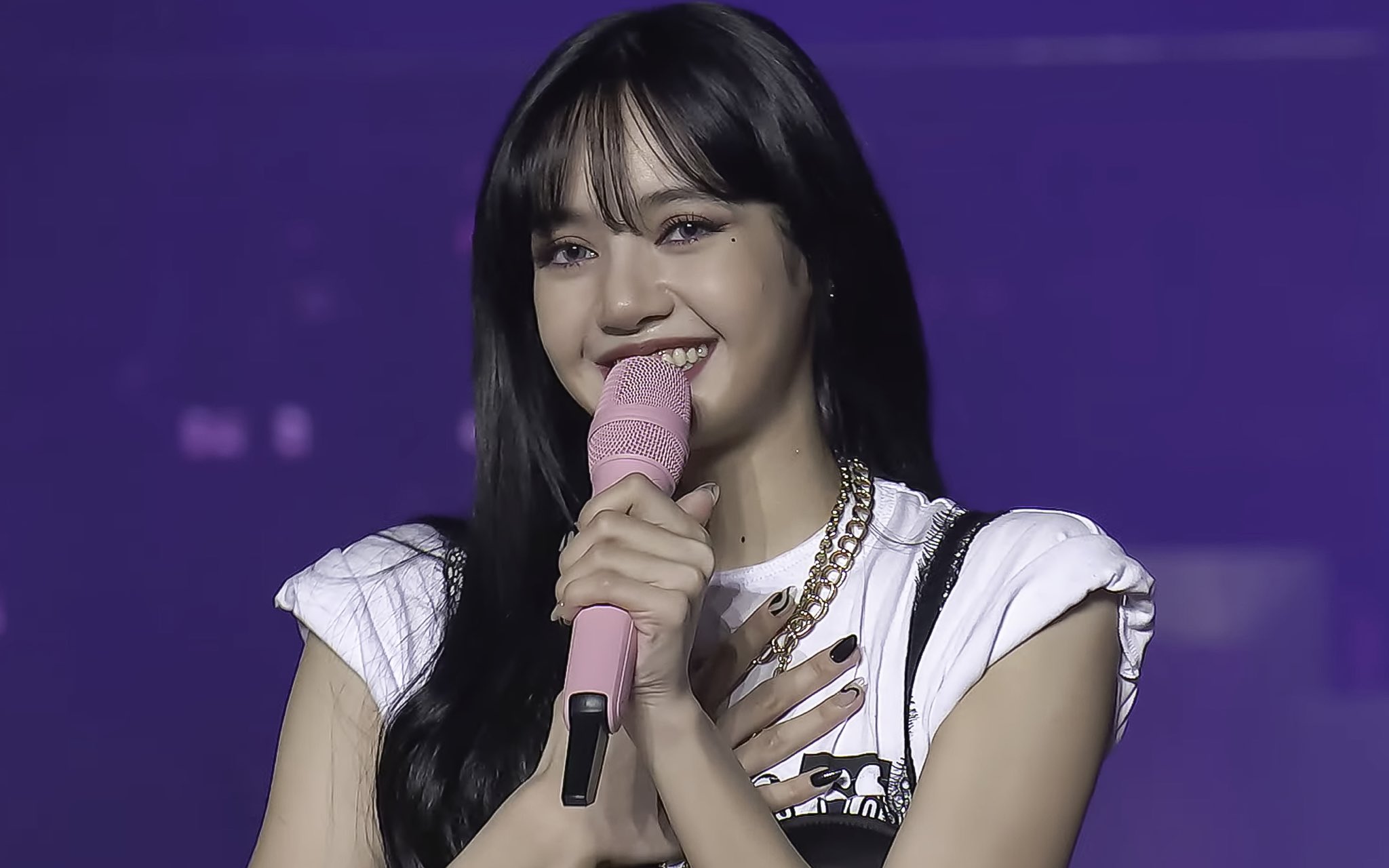 Blackpink Lisa cười
