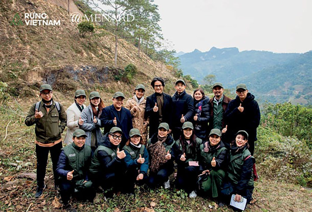 Hà Anh Tuấn cùng các thành viên