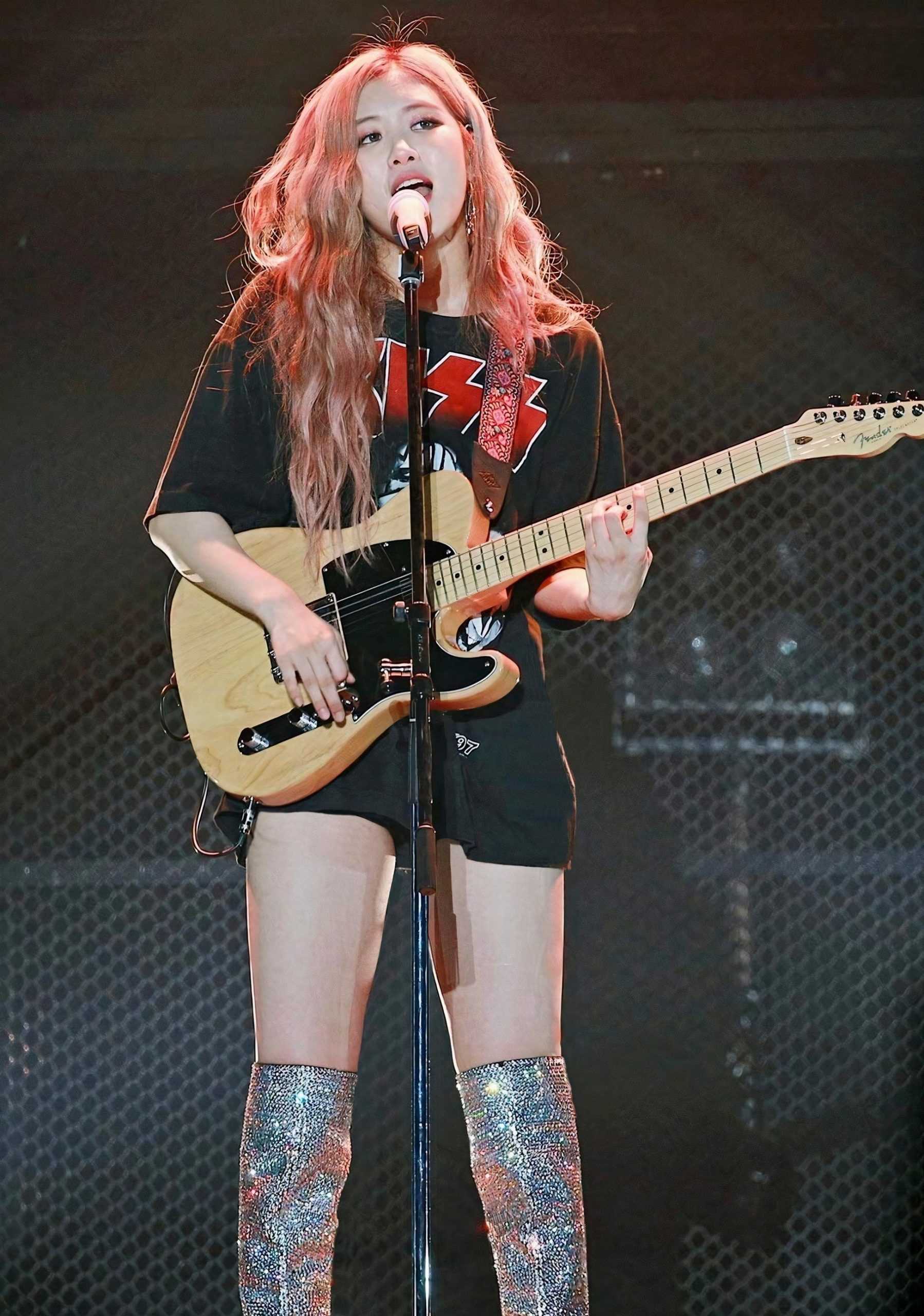 rosé và guitar