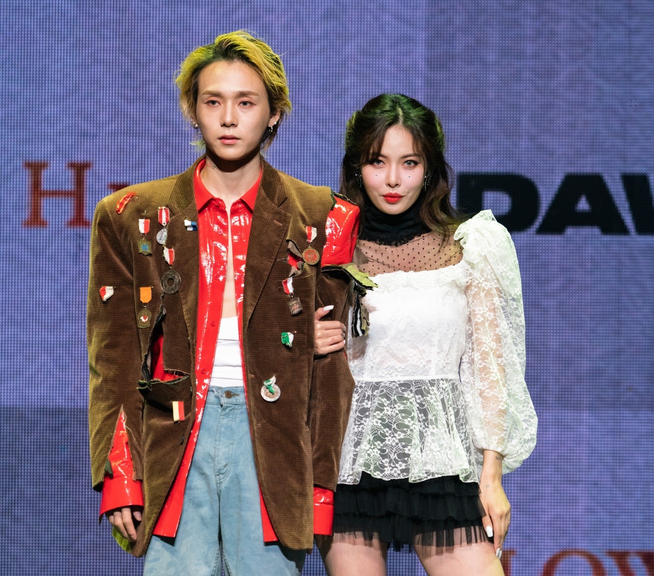 hyuna edawn phong cách thời trang trên sân khấu