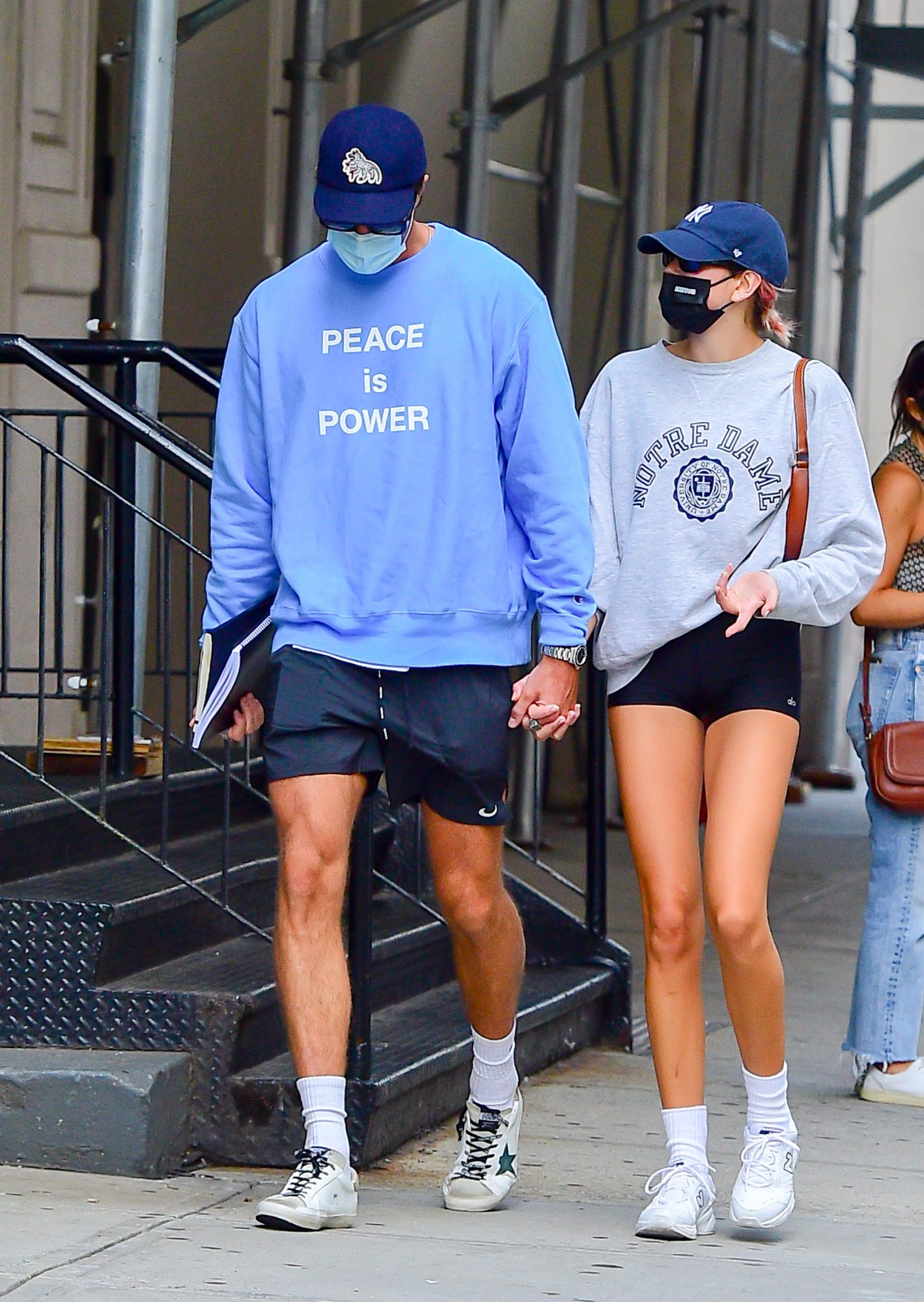 kaia gerber phong cách thời trang cặp đôi athleisure