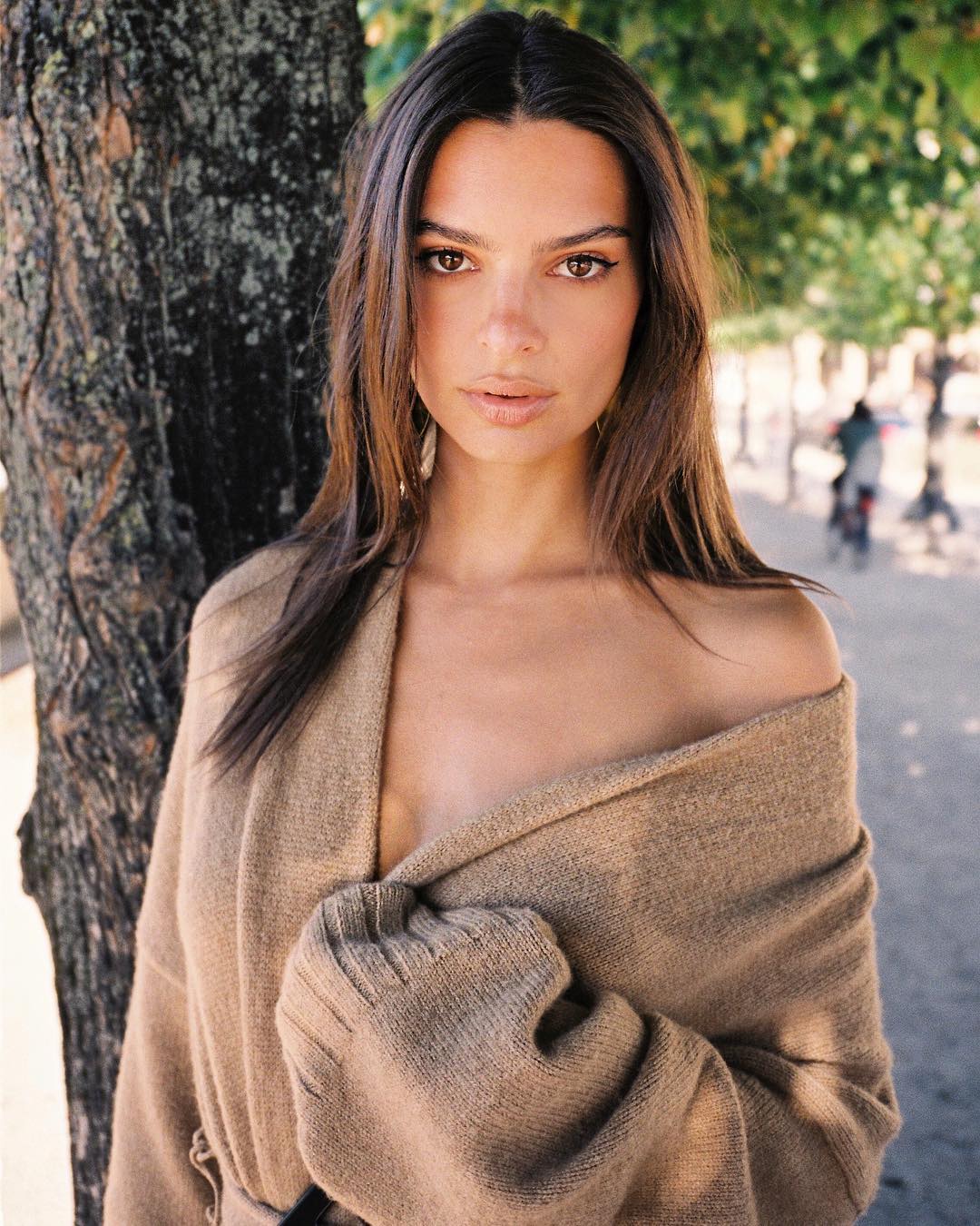 trị mụn emily ratajkowski