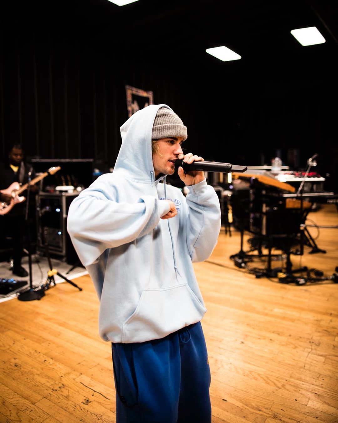 Justin Bieber làm việc chủ động hơn