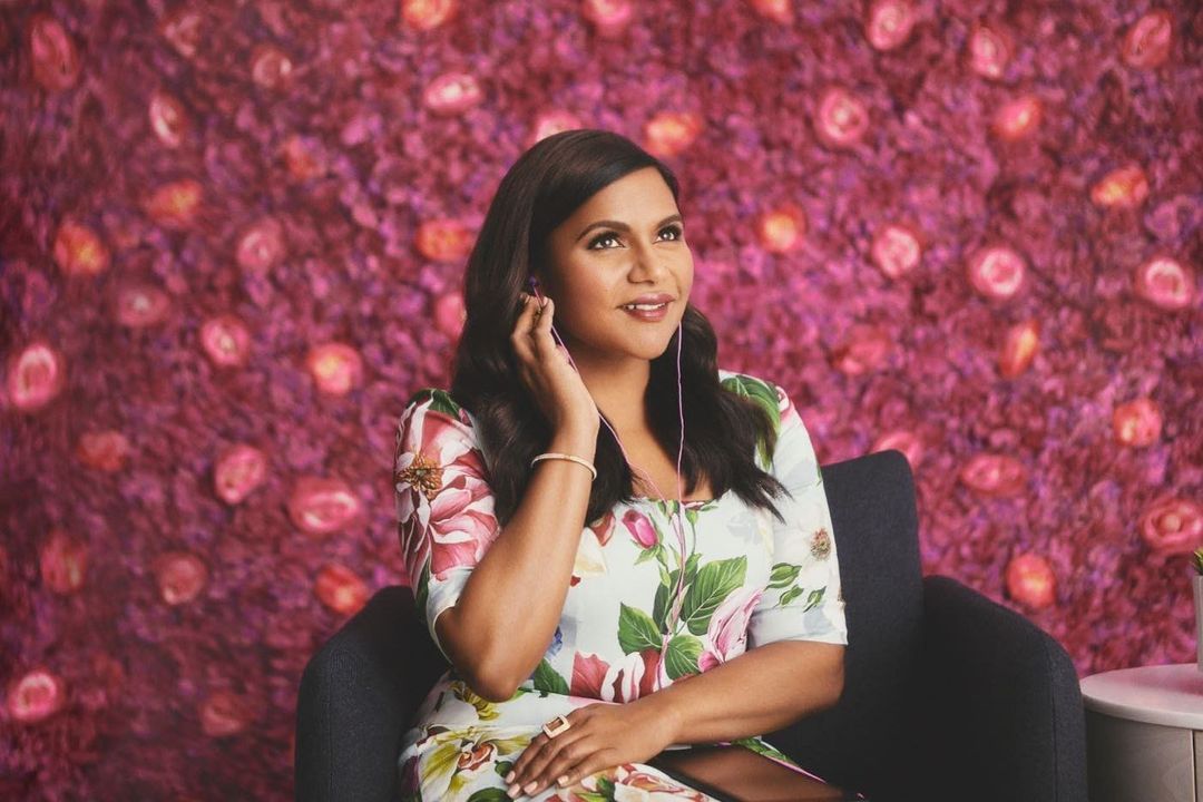 Diễn viên Mindy Kaling lên tiếng ủng hộ người châu Á