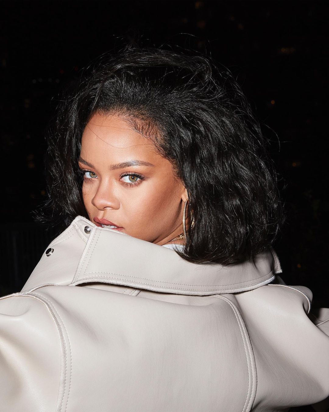 Rihanna lên tiếng ủng hộ người châu Á tại Mỹ