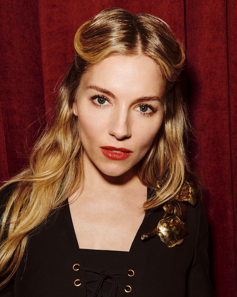sienna miller trong chiến dịch beloved của gucci