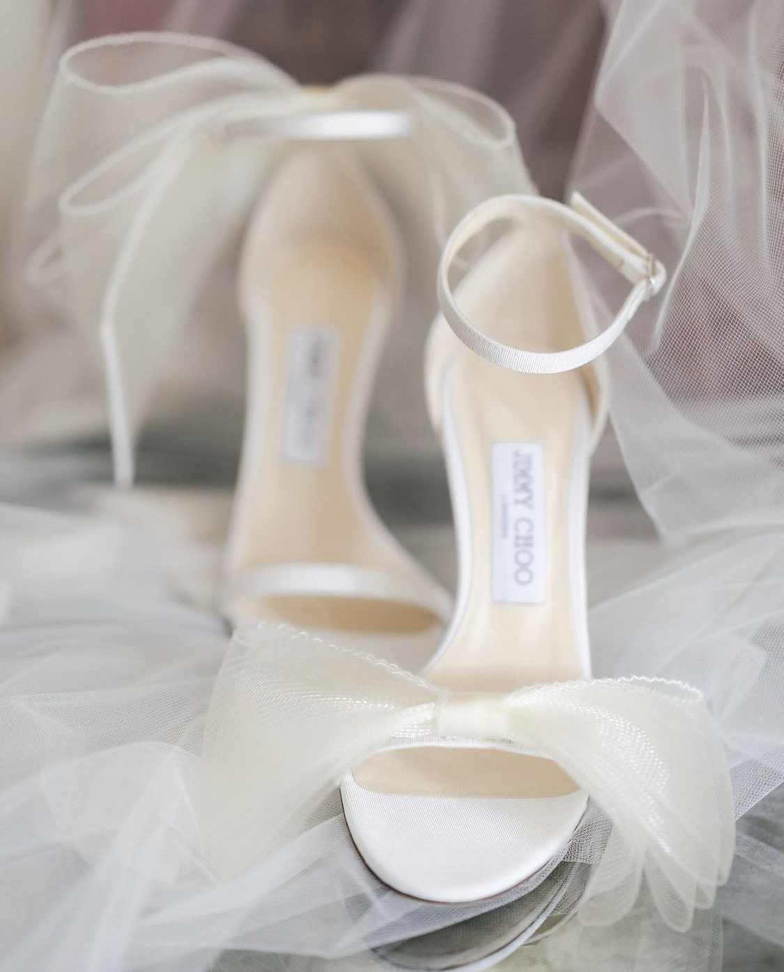 Giày cao gót JimmyChoo Aveline 100 bridal heels sandals in white