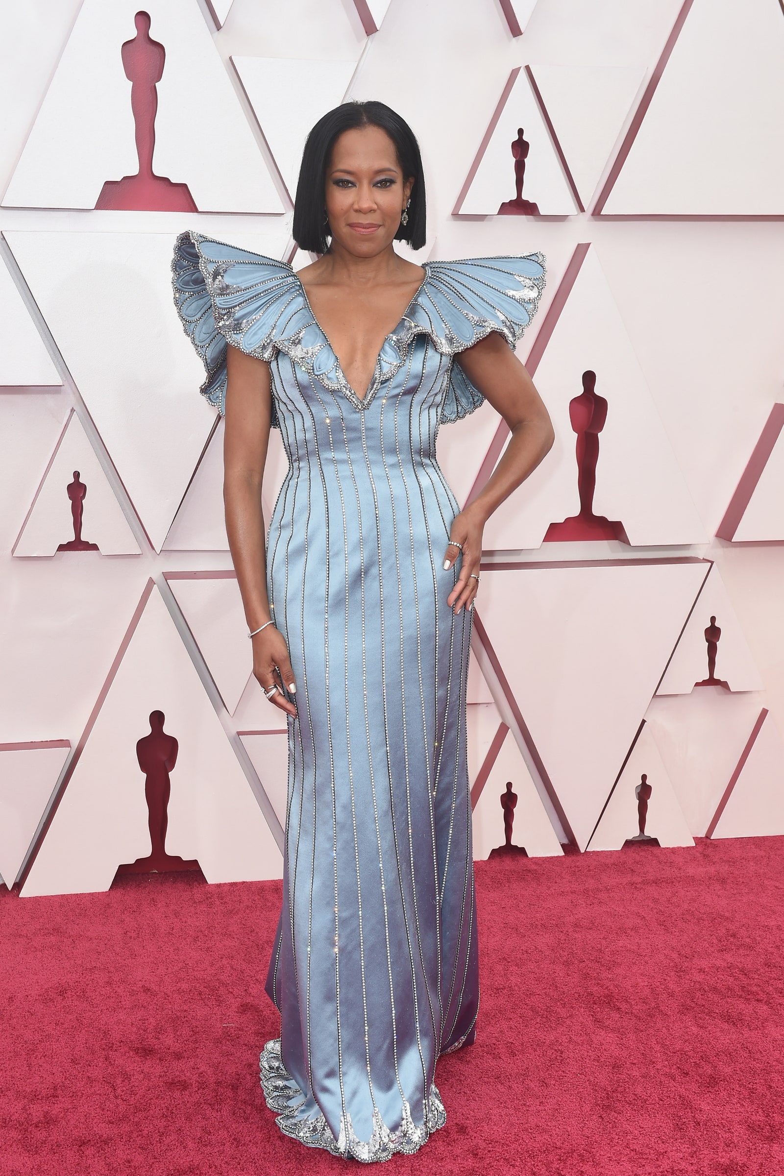 Regina King mặc đầm dạ hội Louis Vuitton