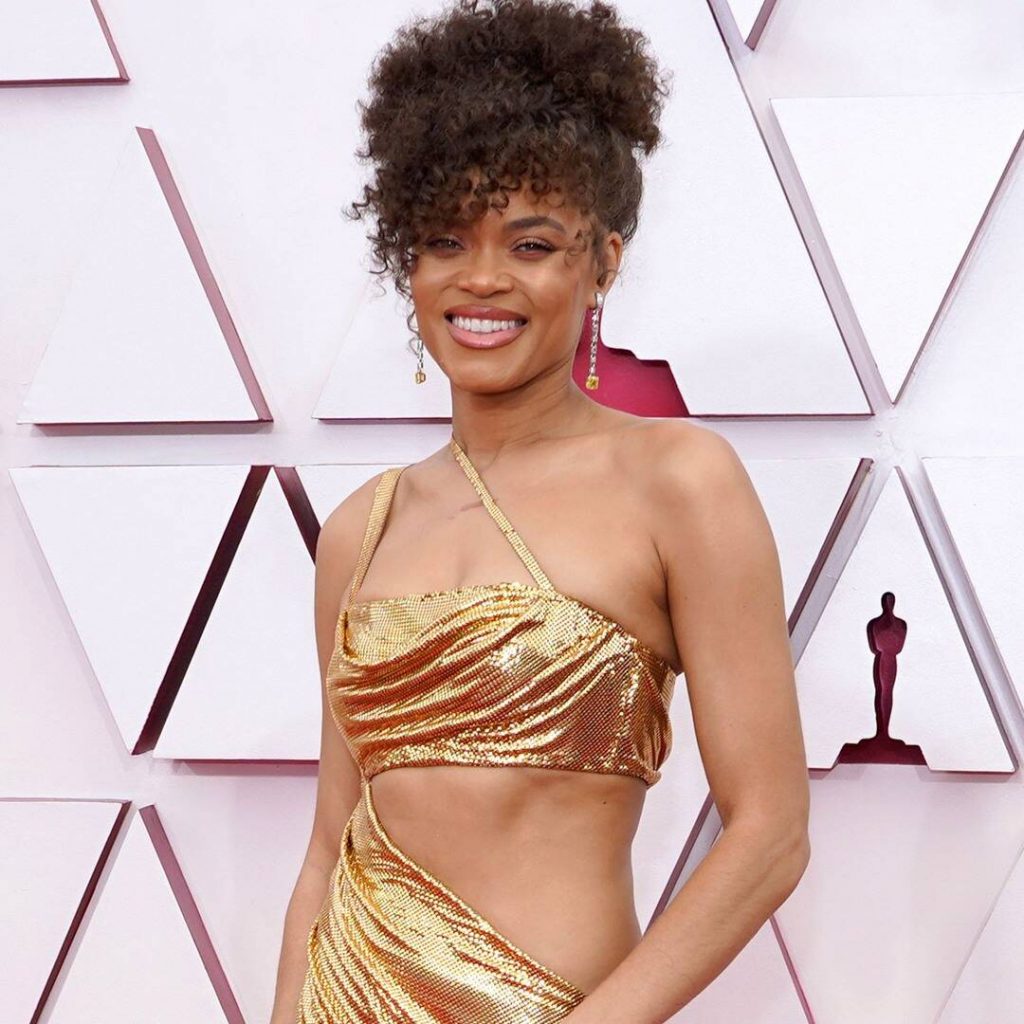 andra day trang điểm oscar 2021