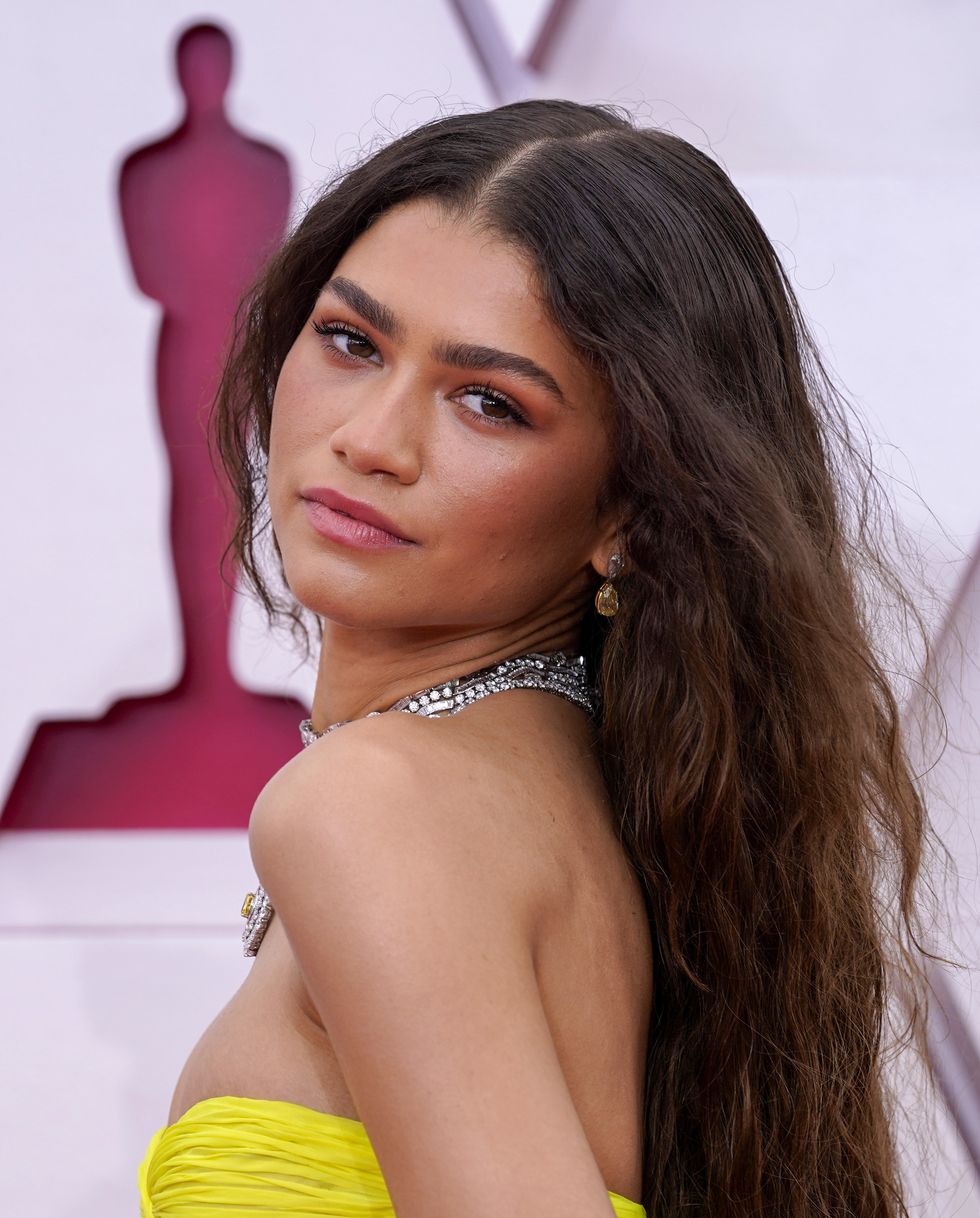 trang điểm và làm tóc chiếm sóng oscar 2021 - zendaya