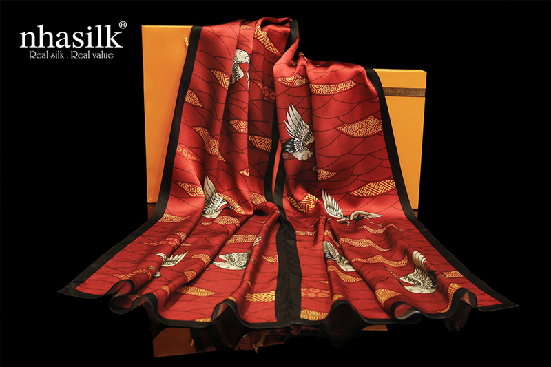 Khăn lụa Nhã Silk màu đỏ