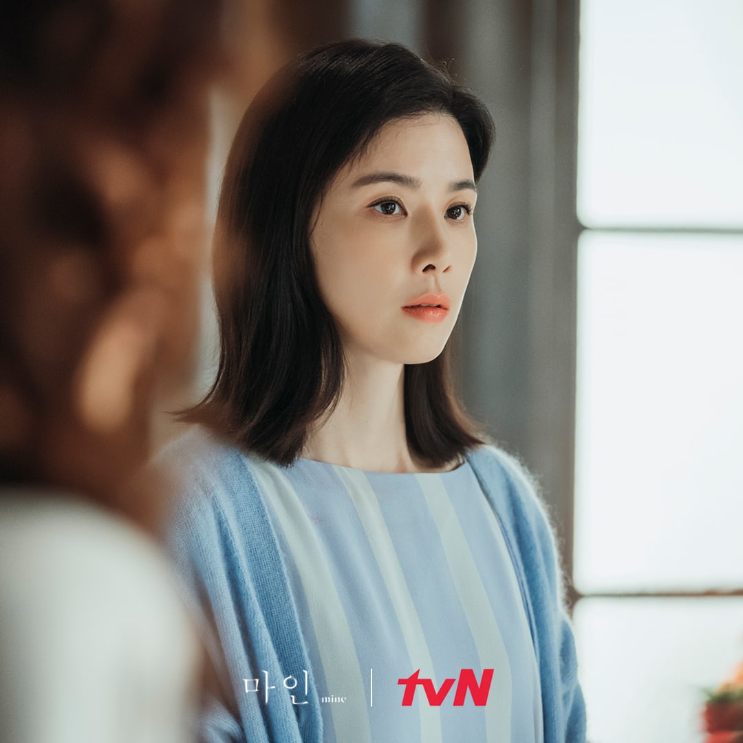 Vẻ đẹp hoàn mỹ của Lee Bo-Young ở tuổi ngoài 40.