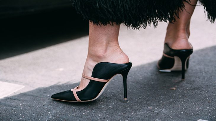Từ Olivia Rodrigo đến Lady Gaga nhập cuộc, giày platform thách bạn vừa làm điệu vừa thăng bằng giay cao got da den malonesouliers footwearnews 730x410 - Từ Olivia Rodrigo đến Lady Gaga nhập cuộc, giày platform thách bạn vừa làm điệu vừa thăng bằng
