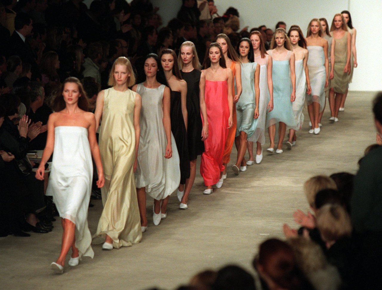 Calvin Klein RTW mùa Xuân 1998 phong cách tối giản thập niên 90