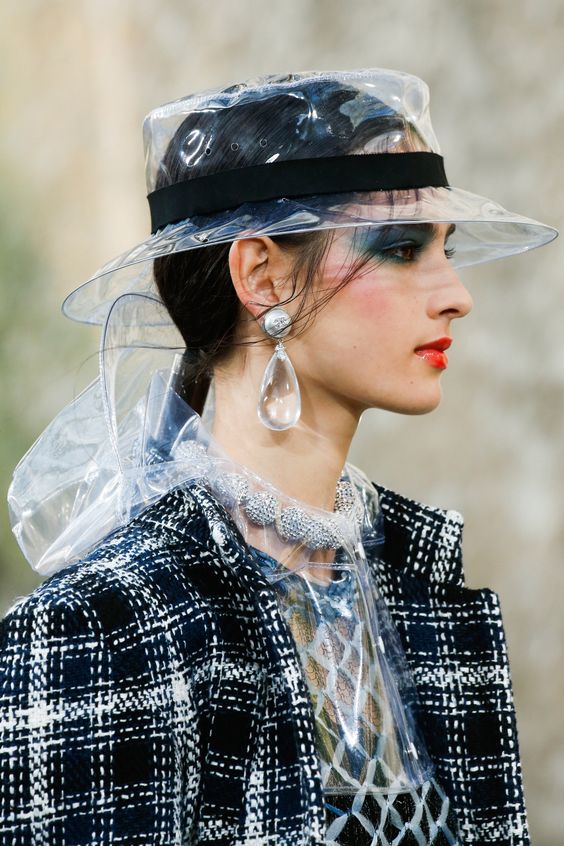 Mũ xô Chanel S/S 2018