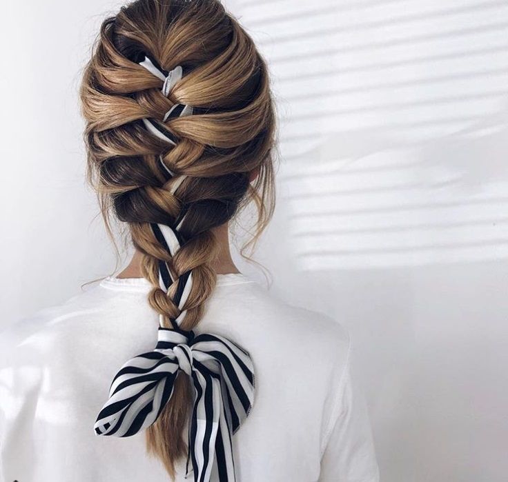 9 cách tạo kiểu tóc với khăn cho ngày tóc rối  Harpers Bazaar