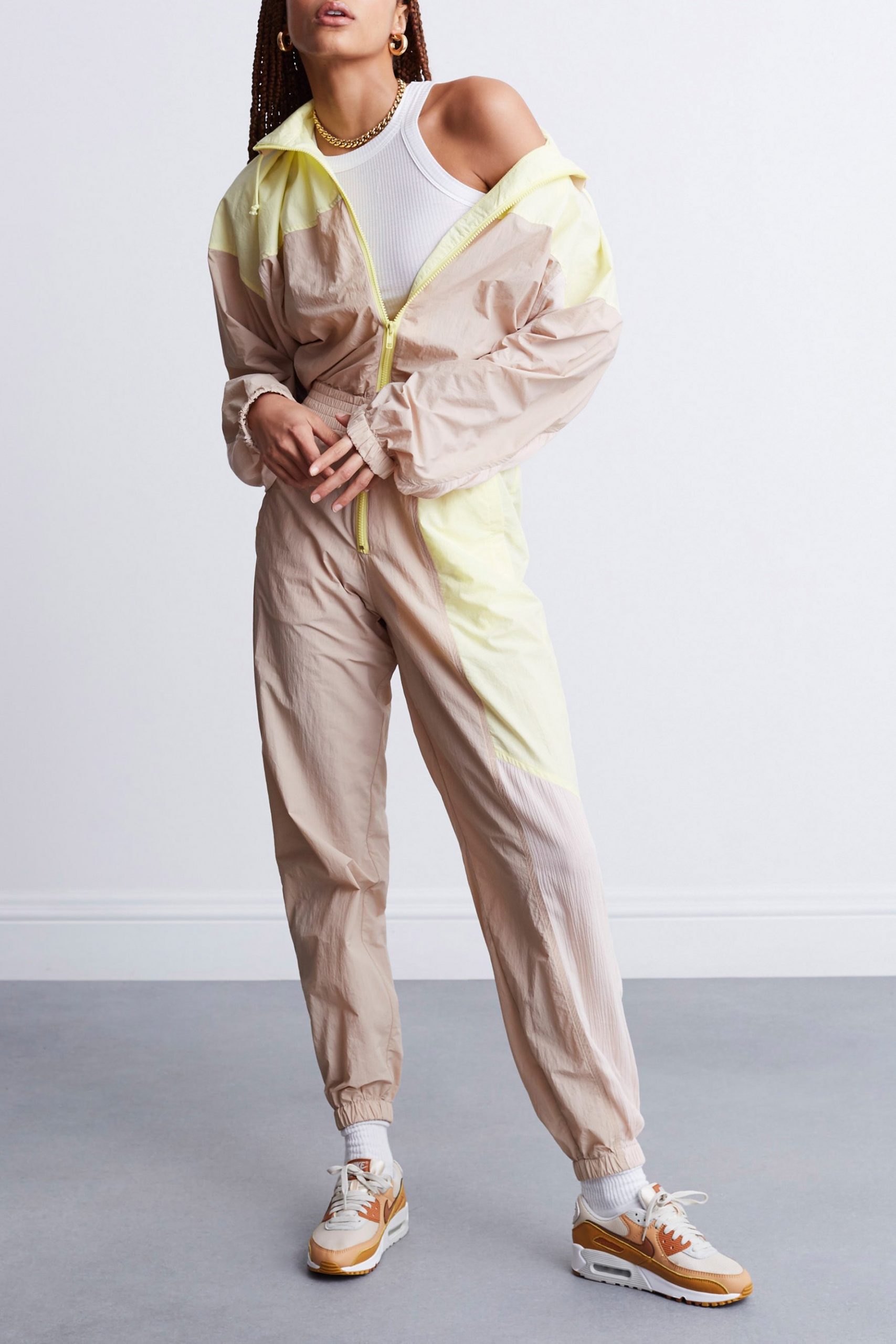 Jump suit màu hồng pastel