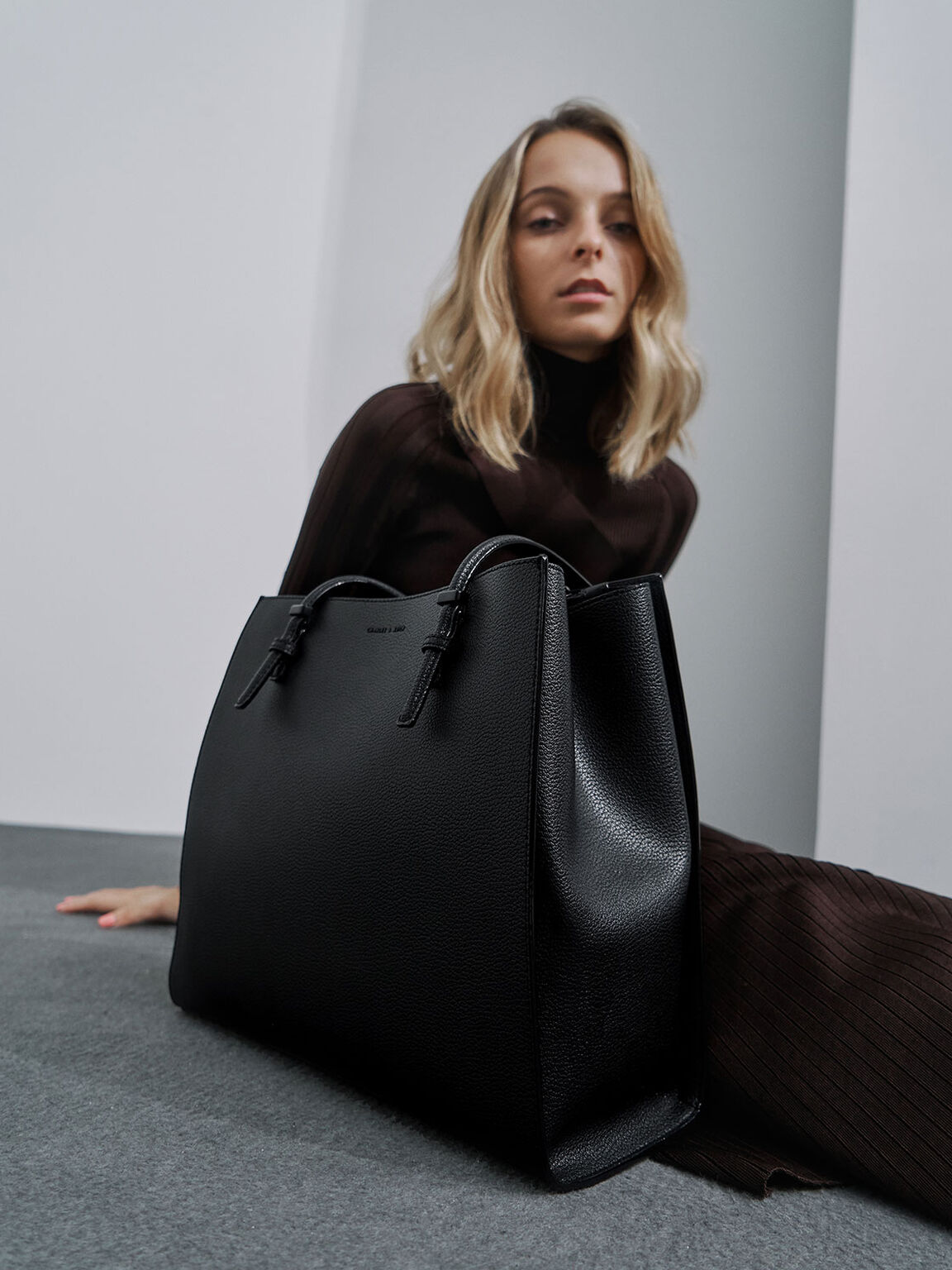 Oversized bag Charles & Keith