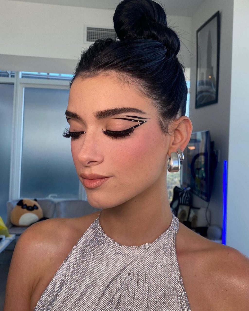 Xu hướng trang điểm mắt Graphic Eyeliner nổi bật mùa Hè Xu hướng trang điểm mắt Graphic Eyeliner nổi bật mùa Hè