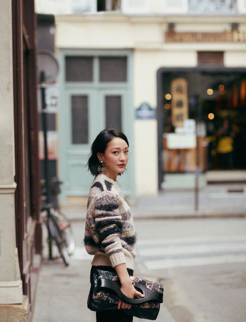 Nữ diên viên Châu Tấn trong thiết kế của Chanel