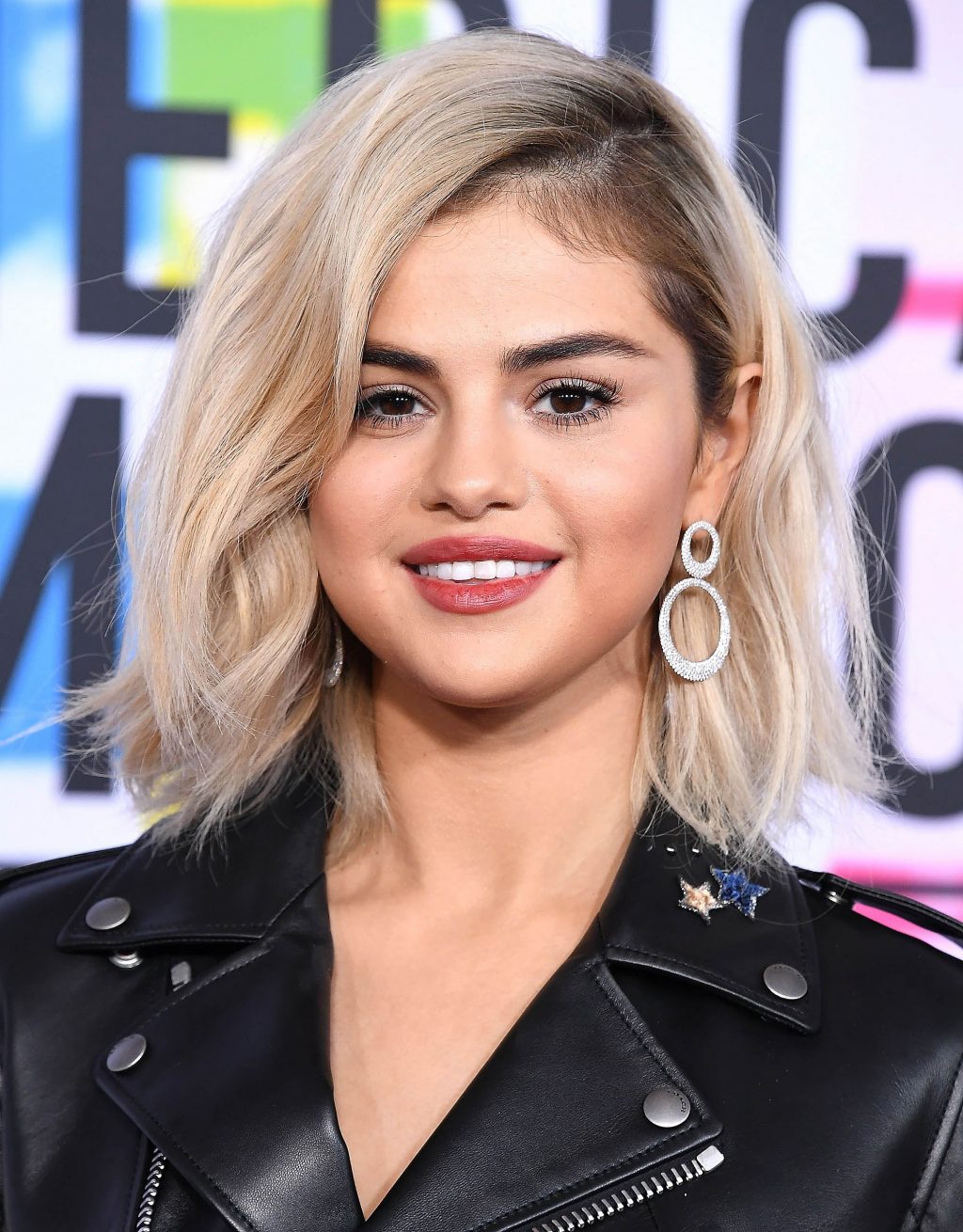 Selena Gomez bước qua thăng trầm