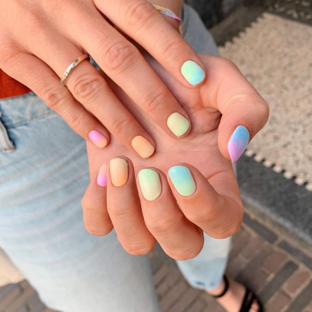 Kiểu nail Ombré đơn giản