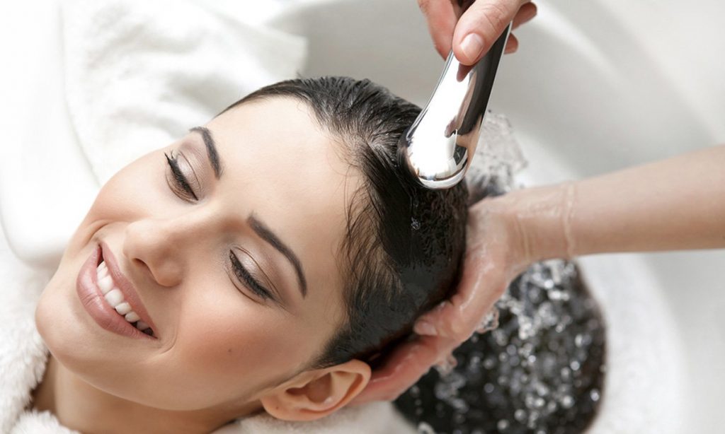 1001 mẹo gội đầu để có mái tóc chuẩn salon