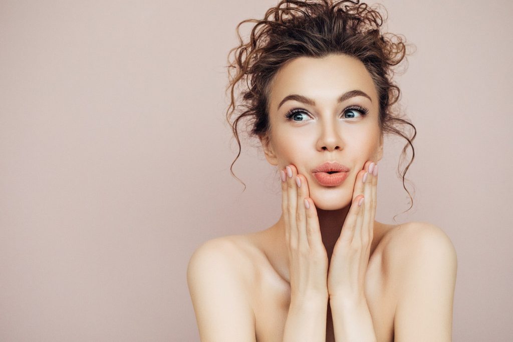 Massage mặt vào buổi sáng Massage mặt vào buổi sáng