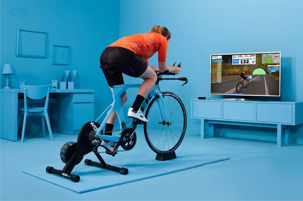 tập luyện với ứng dụng Zwift