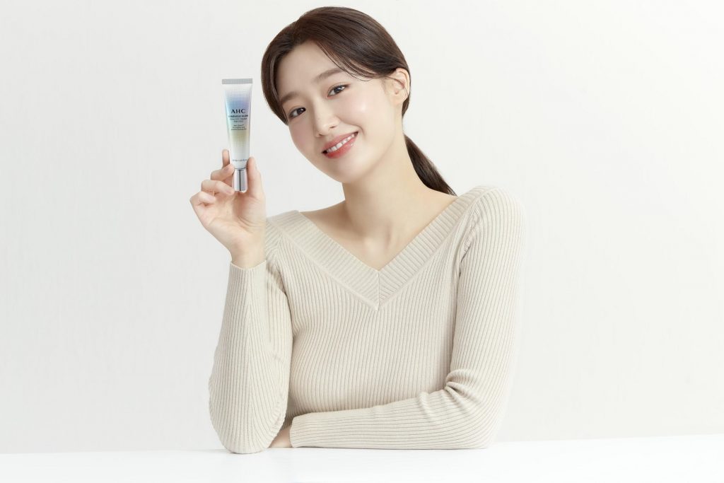 AHC Luminous Glow Eye Cream for Face cho vẻ đẹp rạng ngời AHC Luminous Glow Eye Cream for Face cho vẻ đẹp rạng ngời