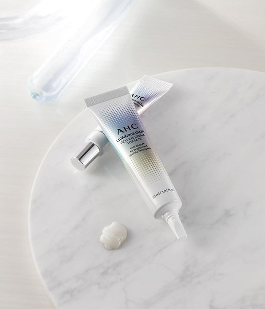 AHClumiousgloweyecreamforface 2 ELLE